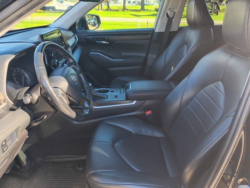 Toyota Highlander XLE FWD V6 2021