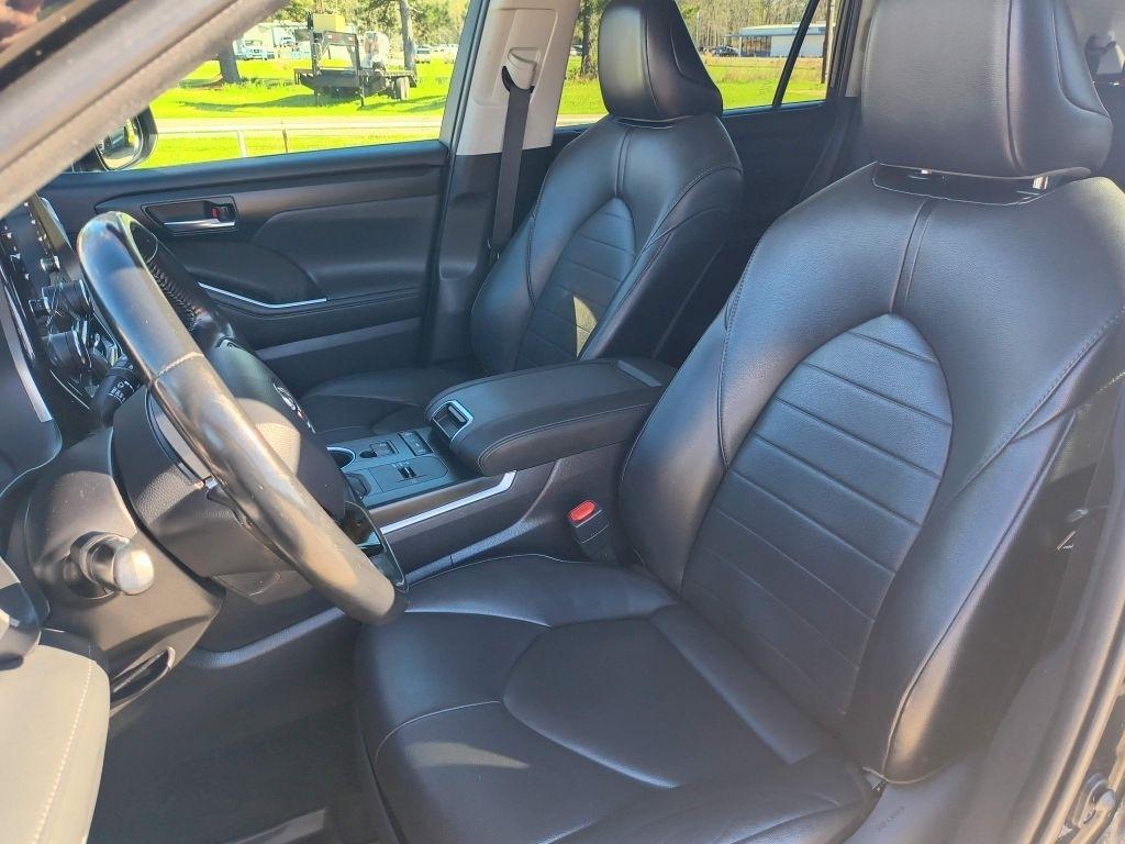 Toyota Highlander XLE FWD V6 2021