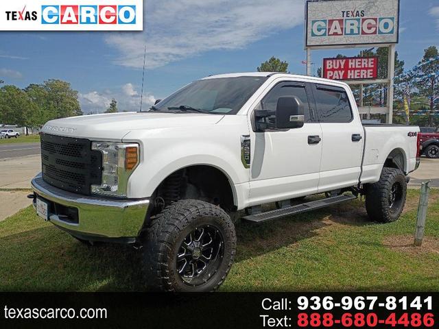 White 2018 Ford F-250 Super Duty King Ranch Crew Cab 4WD Pickup Truck Four-Wheel Drive Automatic