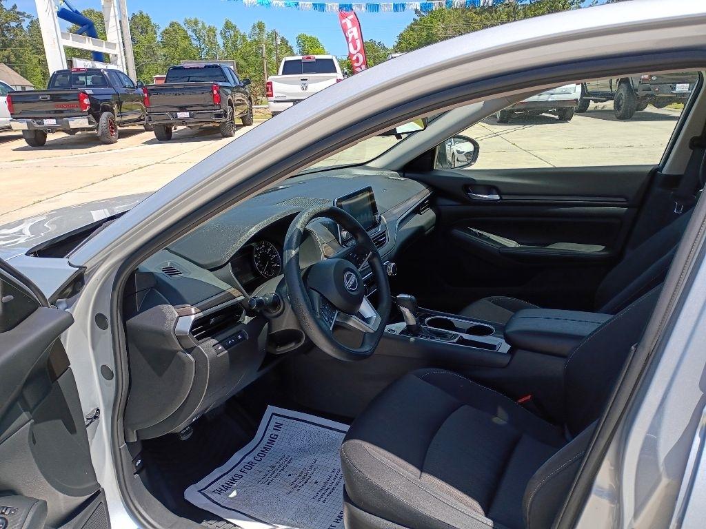 Nissan Altima 2.5 SV 2024