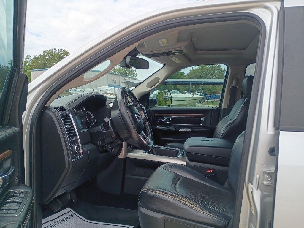 RAM 2500 Laramie Crew Cab SWB 4WD 2016