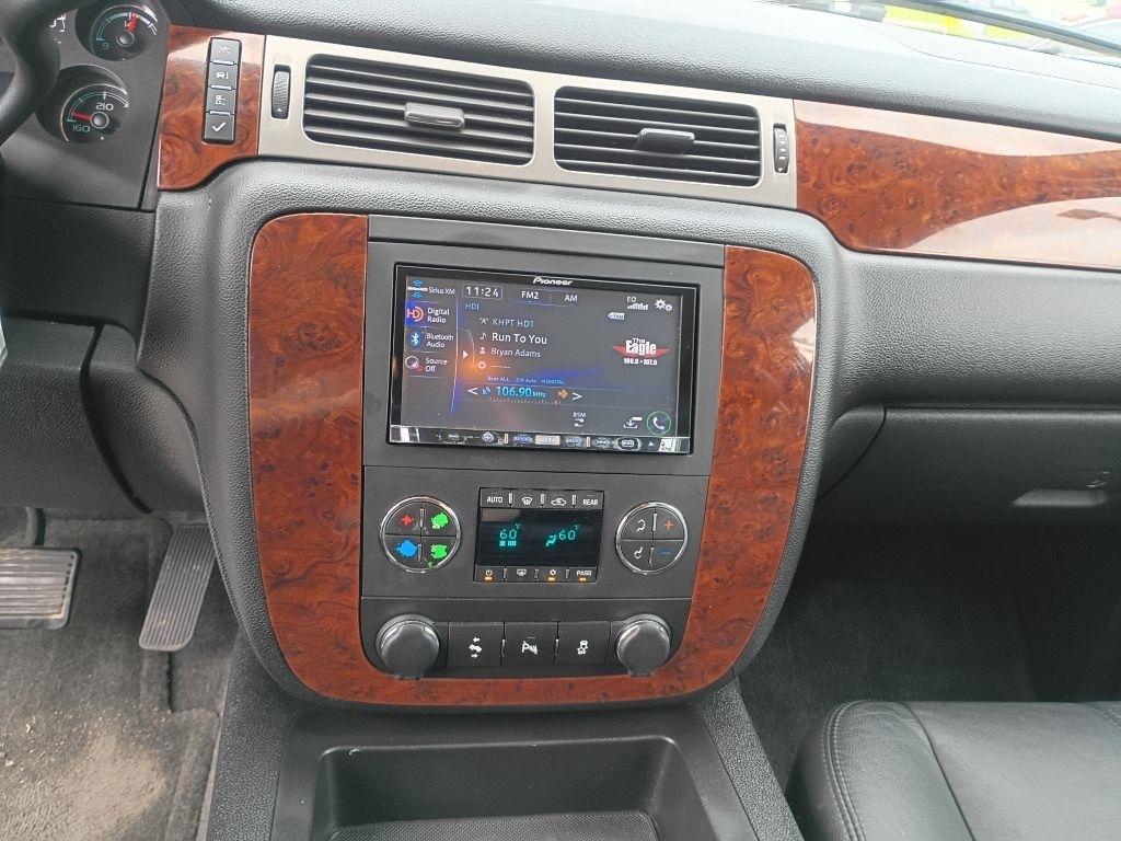 Chevrolet Suburban LT 1500 2WD 2013