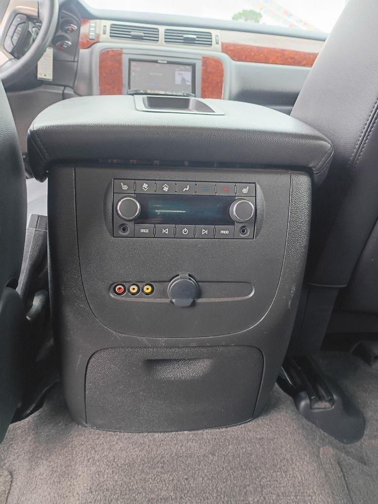 Chevrolet Suburban LT 1500 2WD 2013
