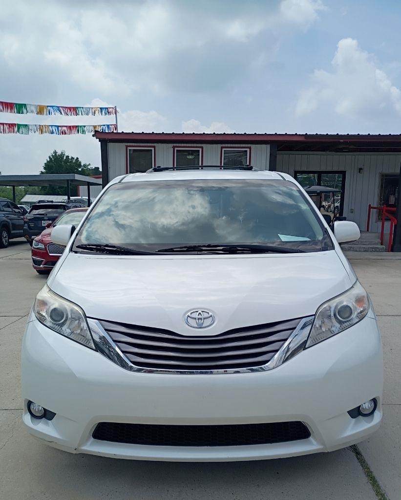 Toyota Sienna XLE FWD 8-Passenger V6 2016