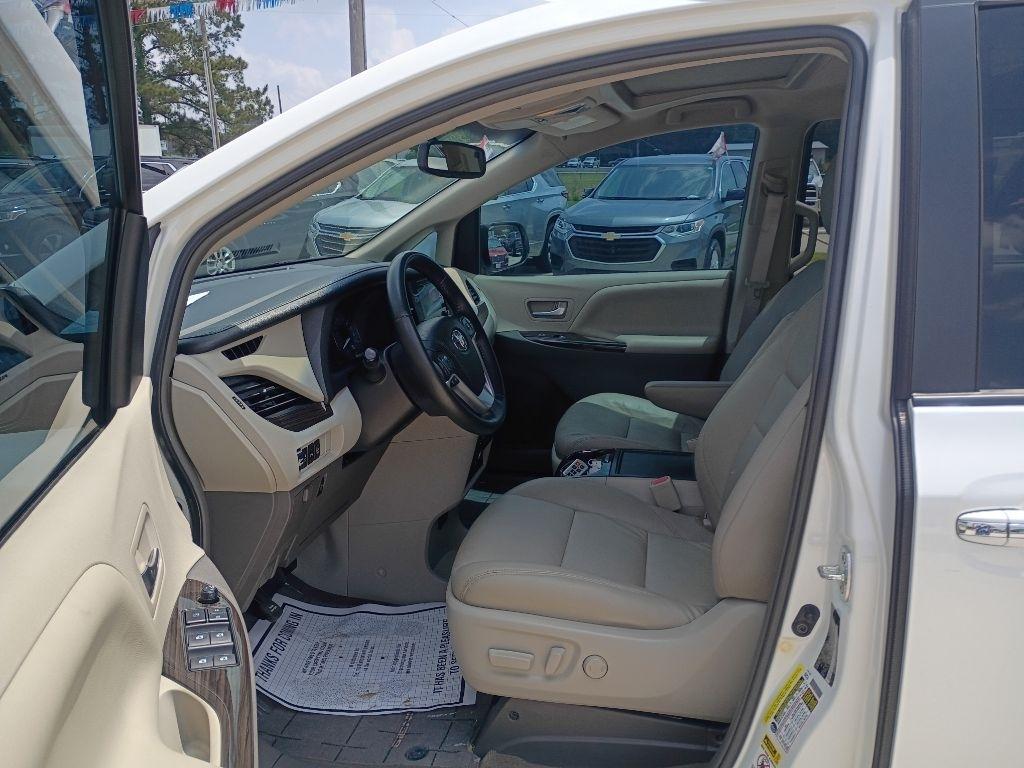 Toyota Sienna XLE FWD 8-Passenger V6 2016