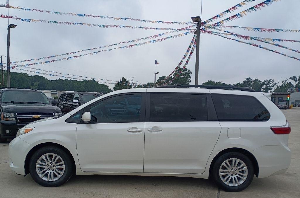 Toyota Sienna XLE FWD 8-Passenger V6 2016