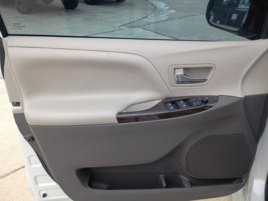 Toyota Sienna XLE FWD 8-Passenger V6 2016