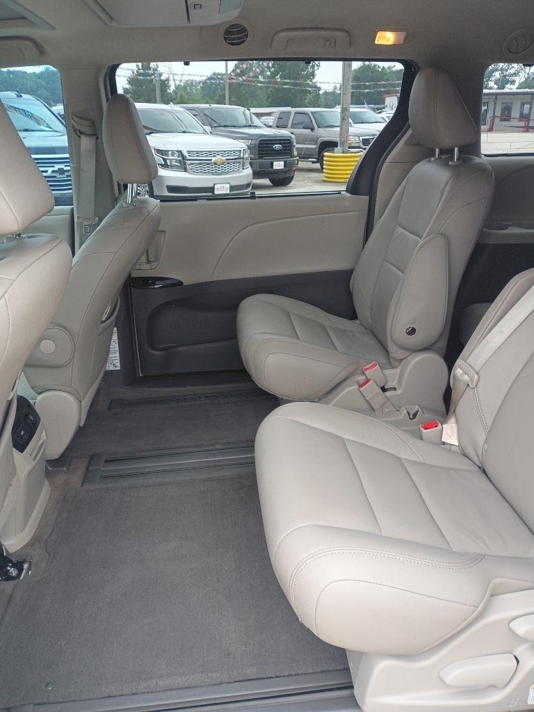 Toyota Sienna XLE FWD 8-Passenger V6 2016