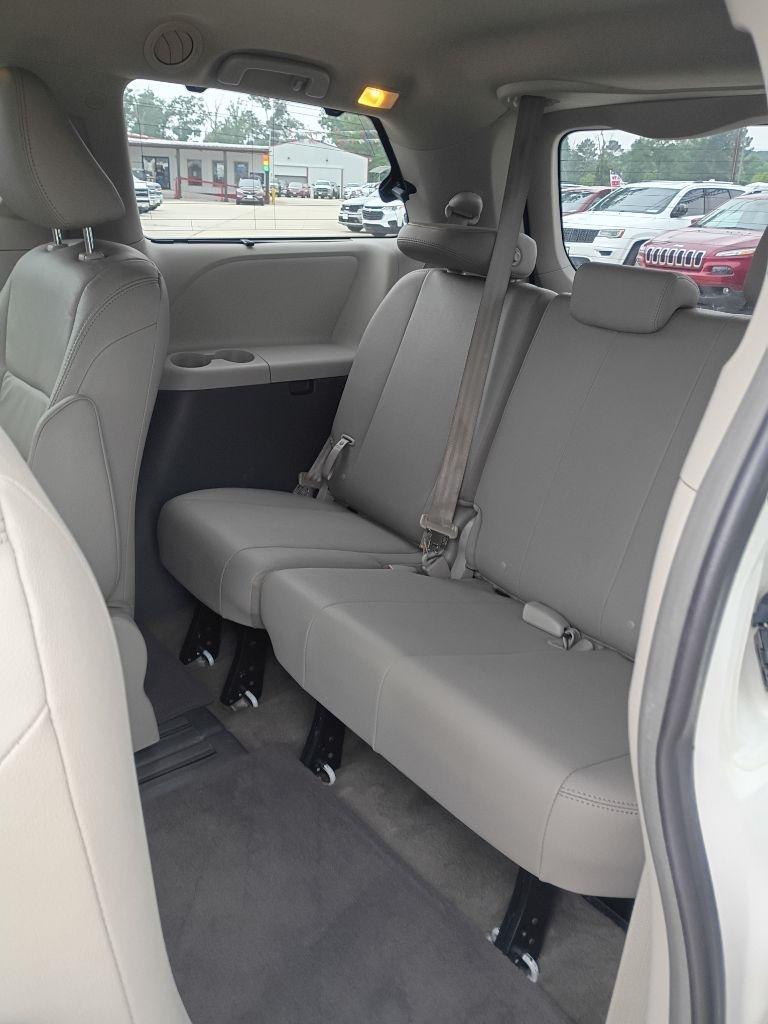 Toyota Sienna XLE FWD 8-Passenger V6 2016