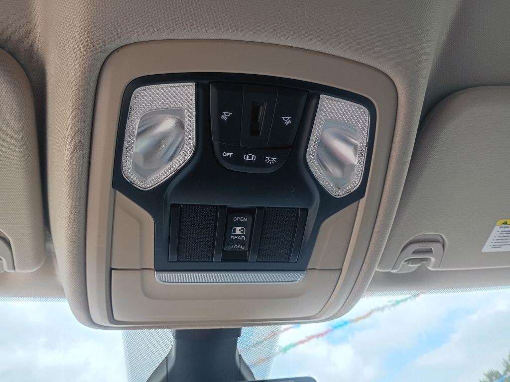 RAM 1500 Big Horn Crew Cab SWB 4WD 2020
