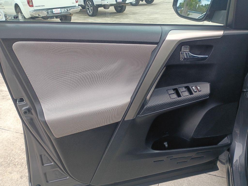 Toyota RAV4 XLE FWD 2015