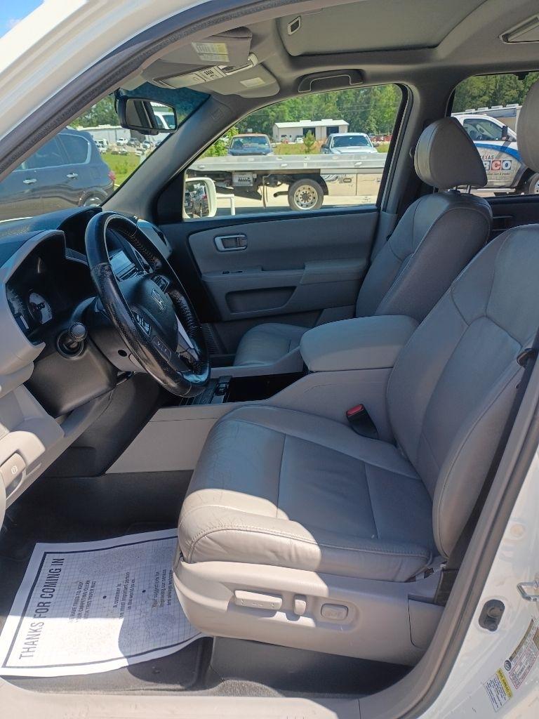 Honda Pilot Touring 2WD 5-Spd AT with DVD 2013