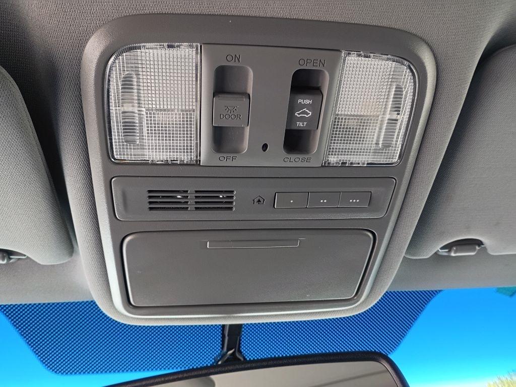 Honda Pilot Touring 2WD 5-Spd AT with DVD 2013