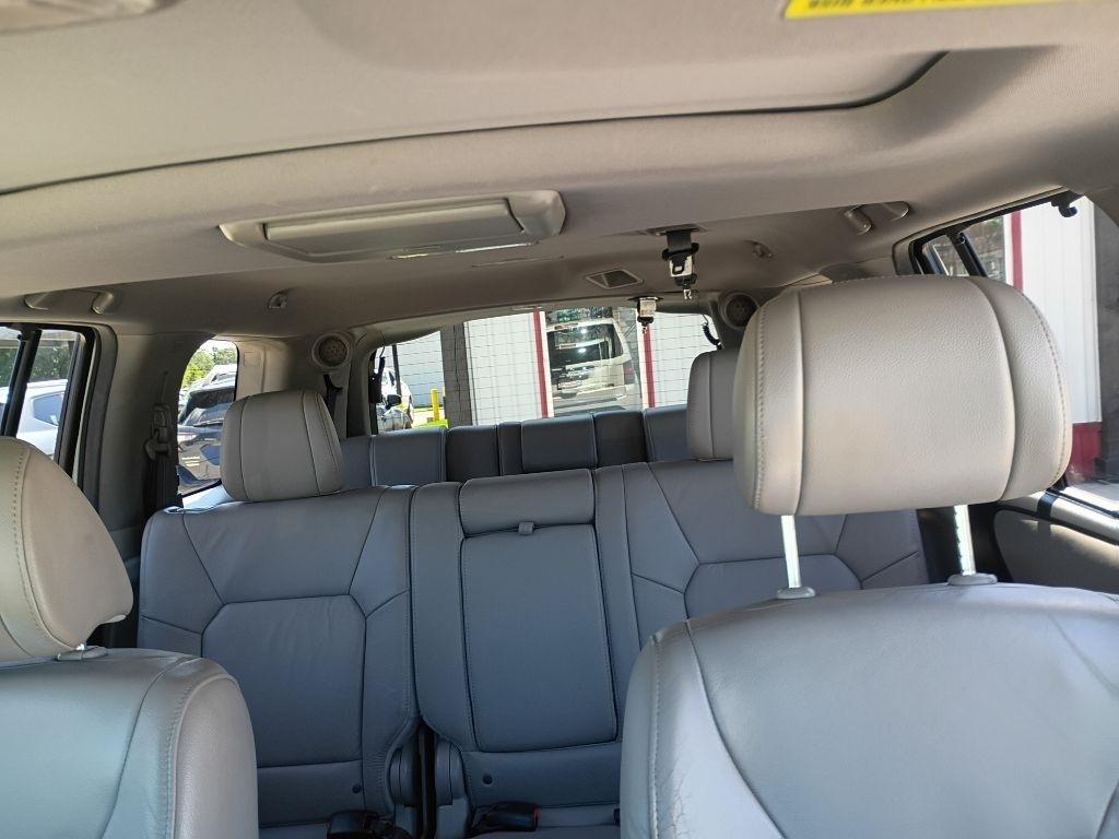 Honda Pilot Touring 2WD 5-Spd AT with DVD 2013