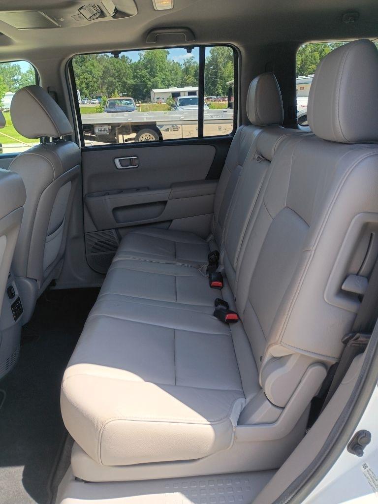 Honda Pilot Touring 2WD 5-Spd AT with DVD 2013