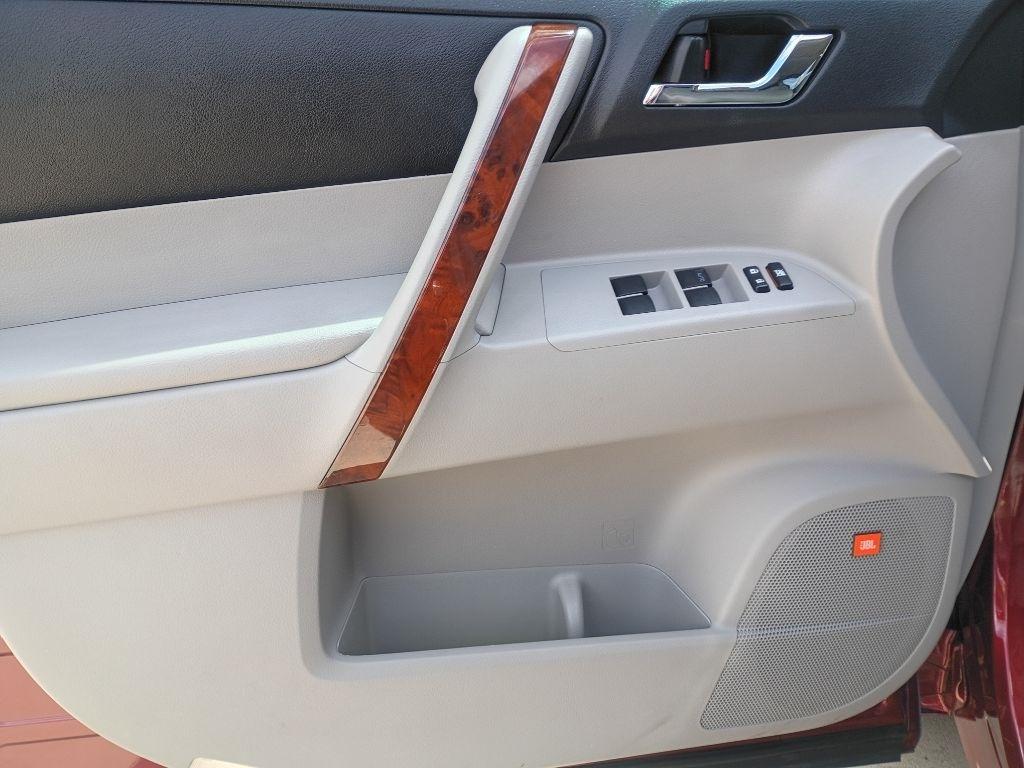 Toyota Highlander Limited 2WD 2009