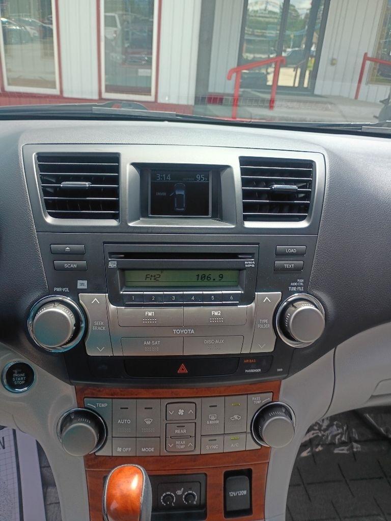 Toyota Highlander Limited 2WD 2009