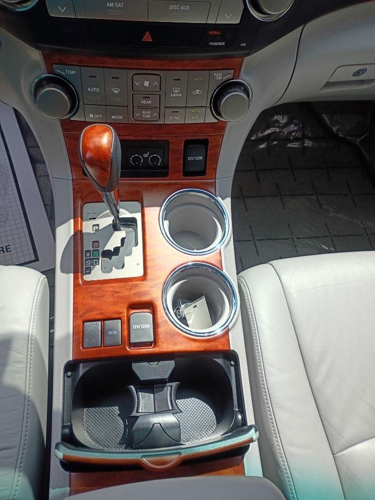 Toyota Highlander Limited 2WD 2009