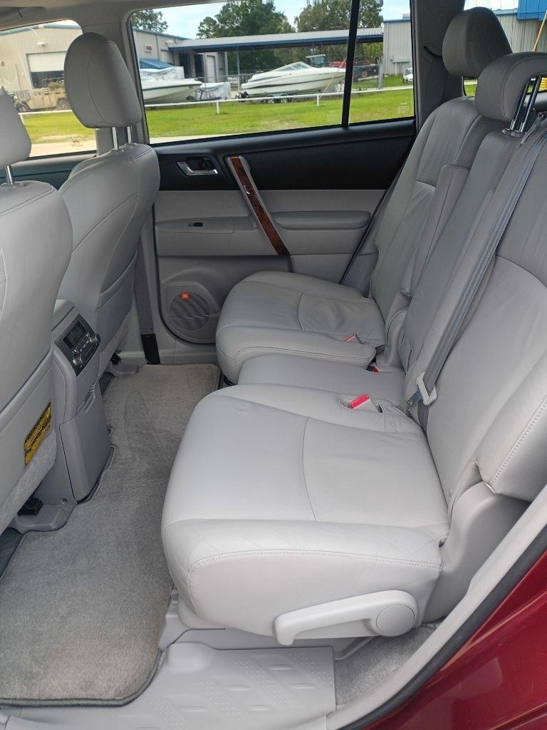 Toyota Highlander Limited 2WD 2009