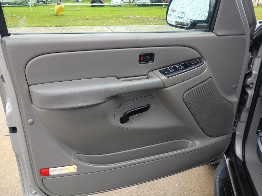 Chevrolet Suburban 1500 2WD 2006