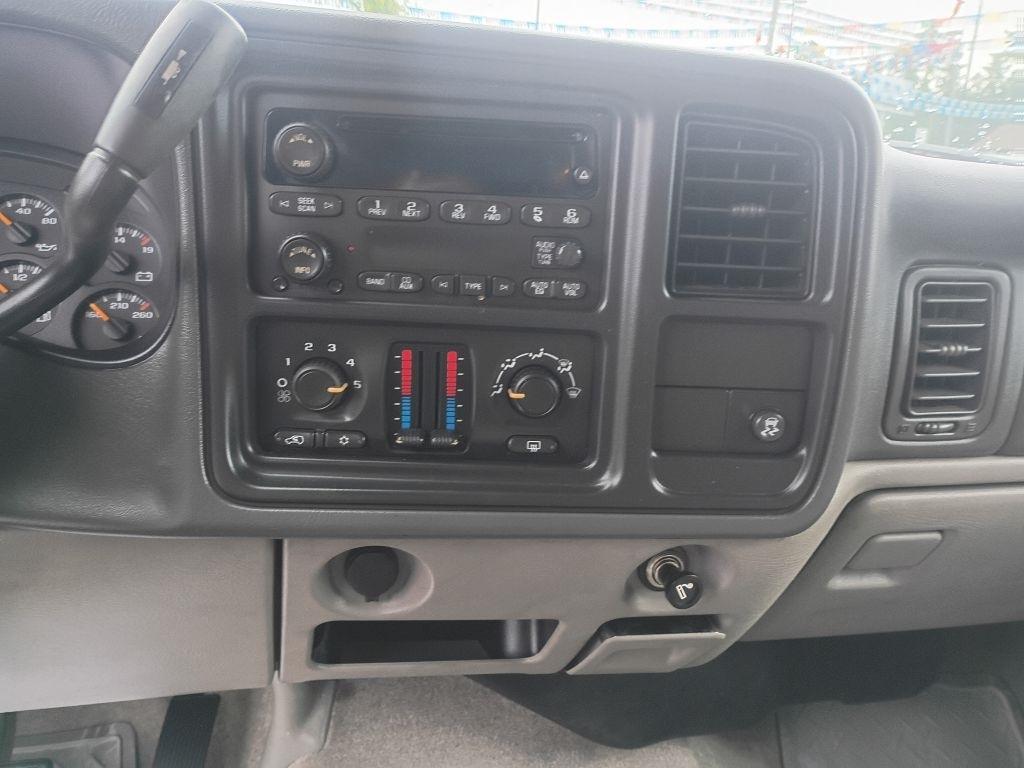 Chevrolet Suburban 1500 2WD 2006