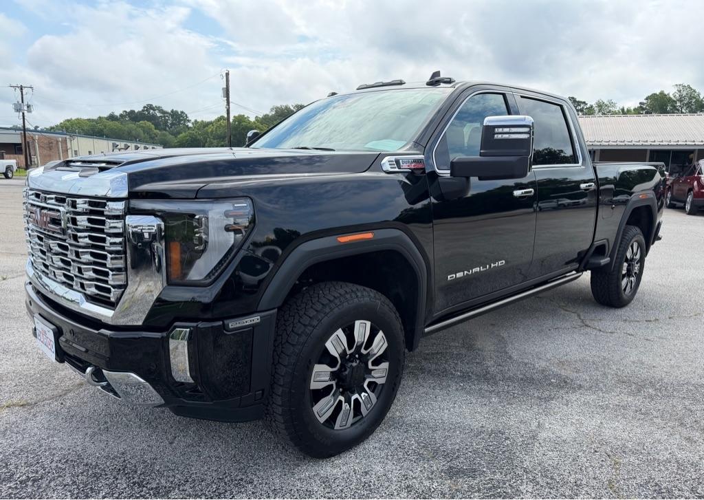 GMC Sierra 2500HD Denali Crew Cab 4WD SB 2026
