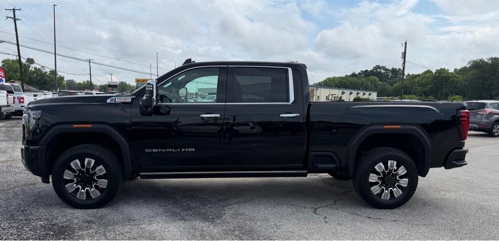 GMC Sierra 2500HD Denali Crew Cab 4WD SB 2026