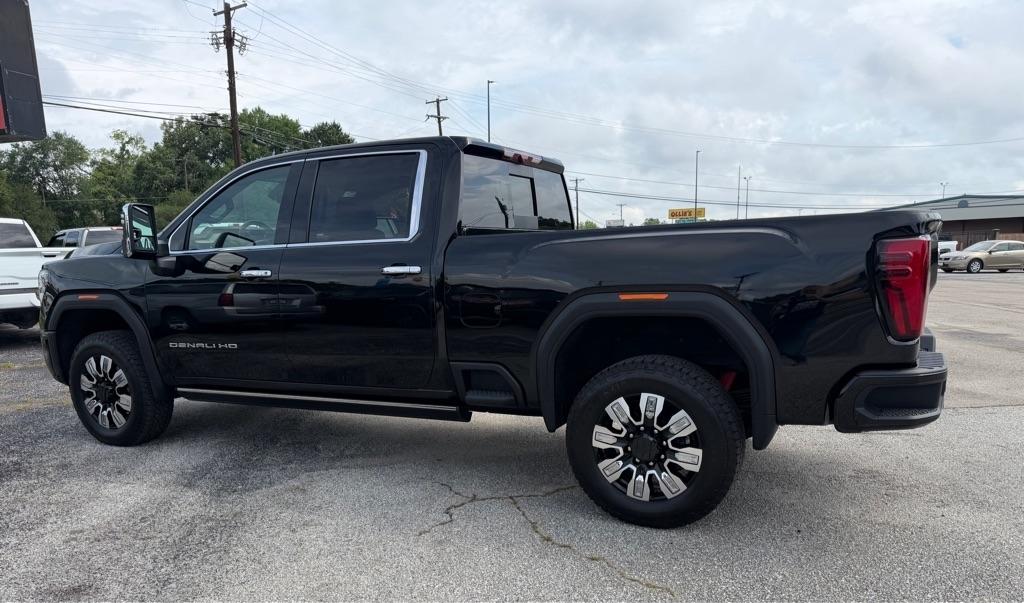 GMC Sierra 2500HD Denali Crew Cab 4WD SB 2026