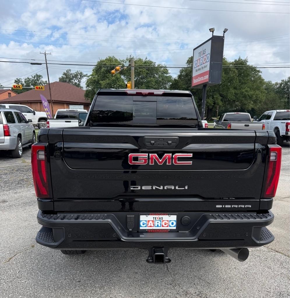 GMC Sierra 2500HD Denali Crew Cab 4WD SB 2026