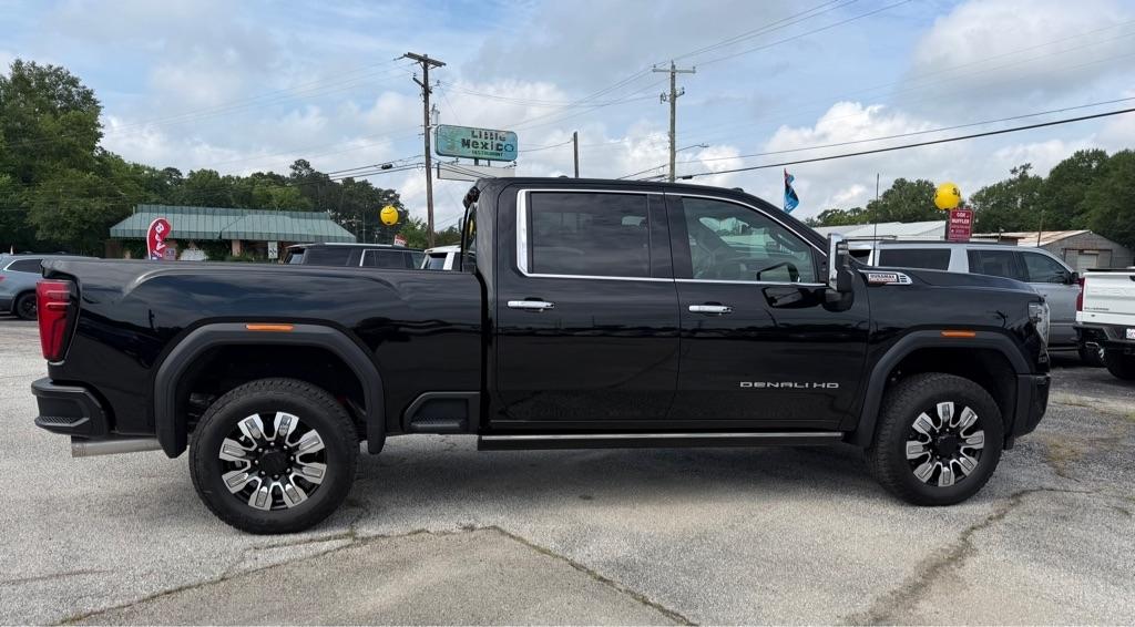 GMC Sierra 2500HD Denali Crew Cab 4WD SB 2026