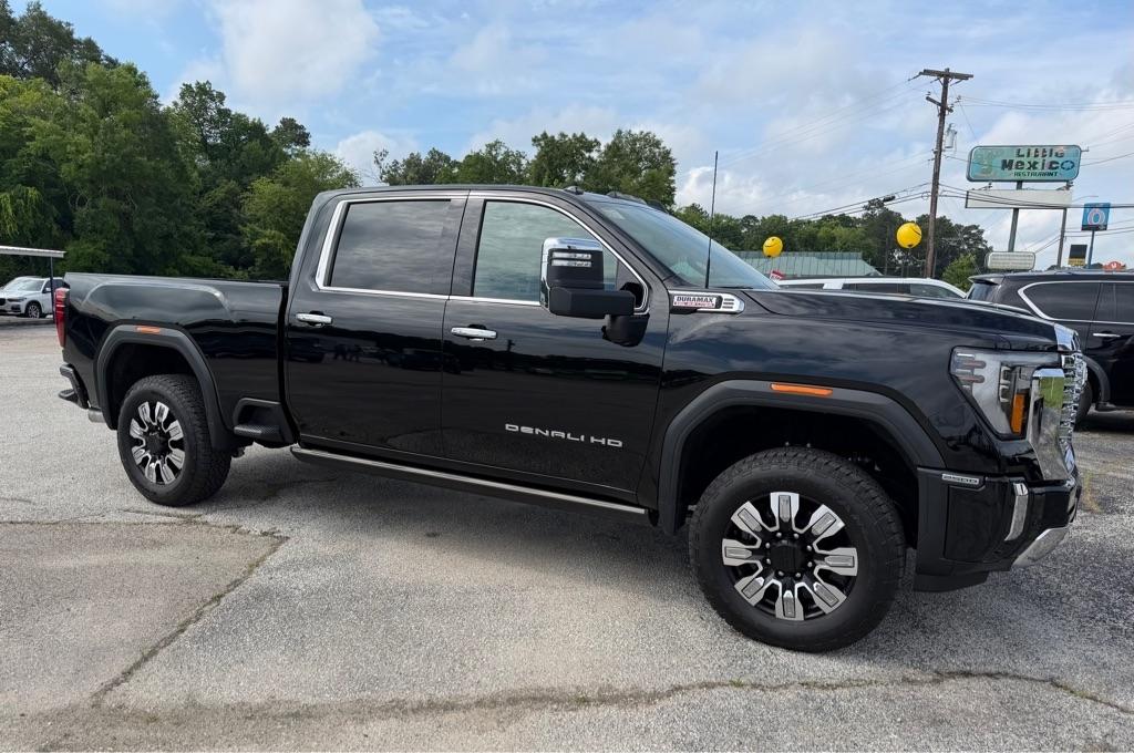 GMC Sierra 2500HD Denali Crew Cab 4WD SB 2026