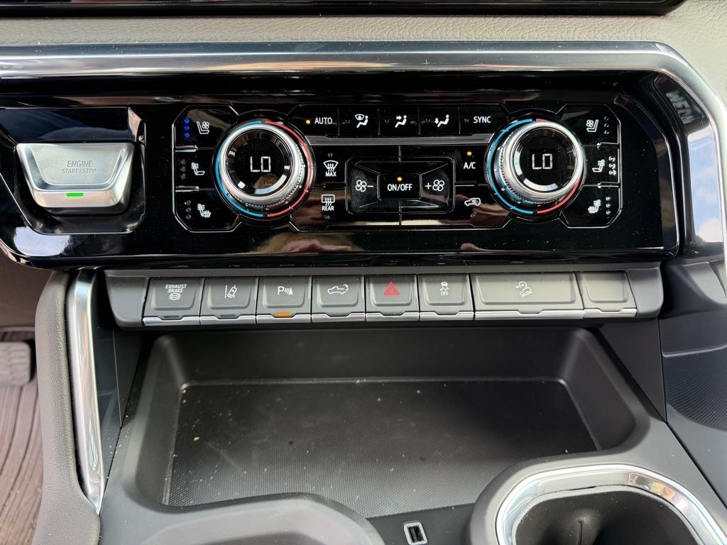 GMC Sierra 2500HD Denali Crew Cab 4WD SB 2026