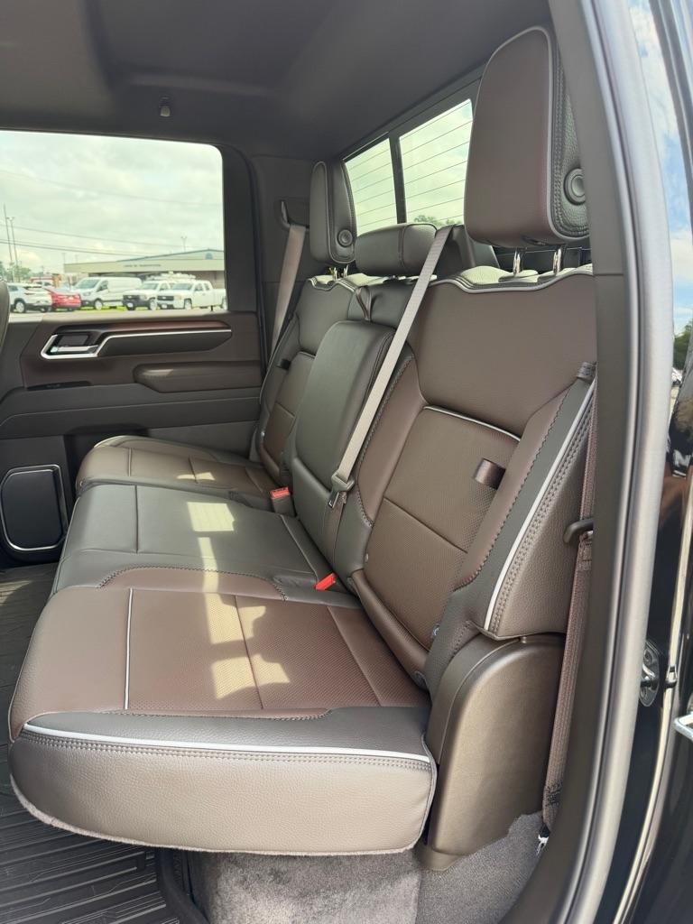 GMC Sierra 2500HD Denali Crew Cab 4WD SB 2026