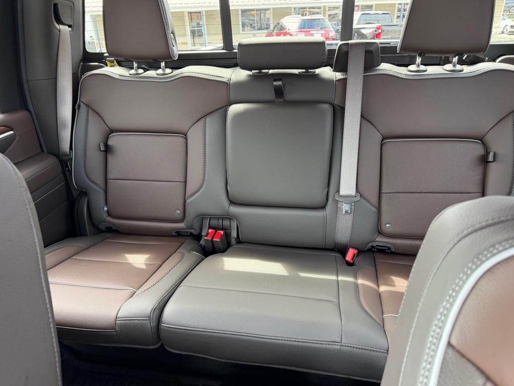 GMC Sierra 2500HD Denali Crew Cab 4WD SB 2026