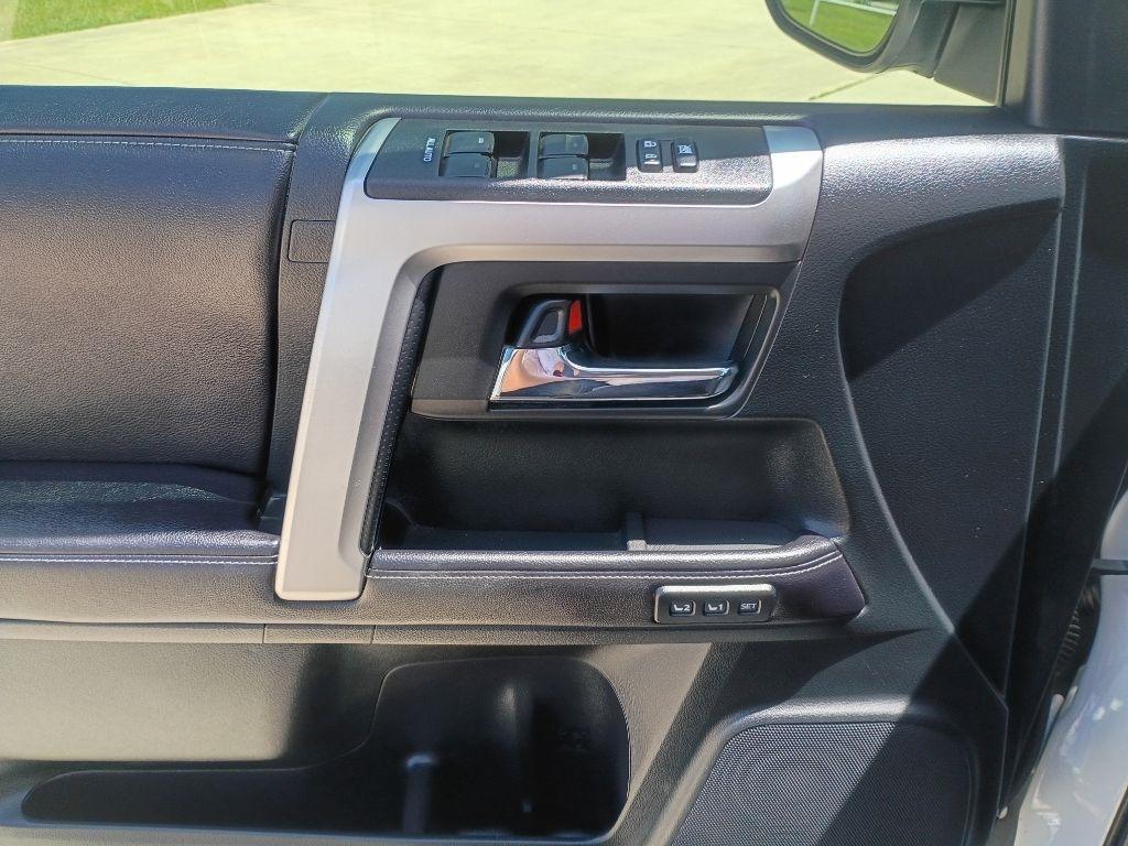 Toyota 4Runner SR5 2WD 2016