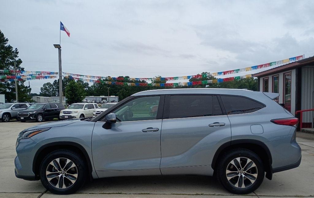 Toyota Highlander XLE FWD V6 2021