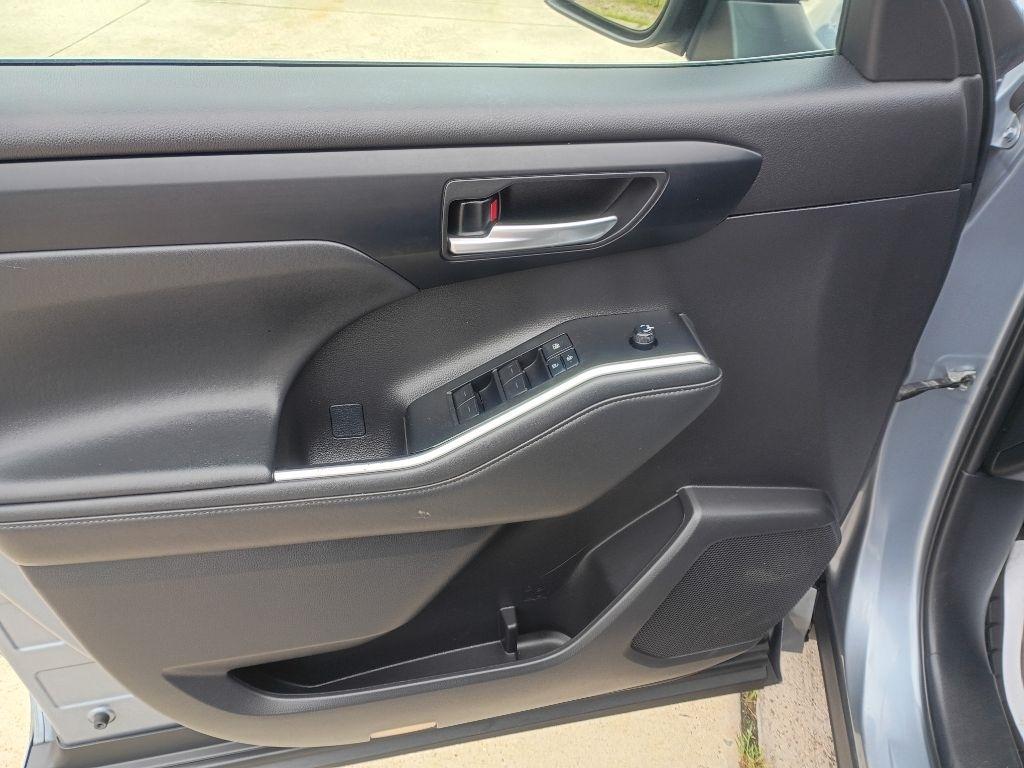 Toyota Highlander XLE FWD V6 2021