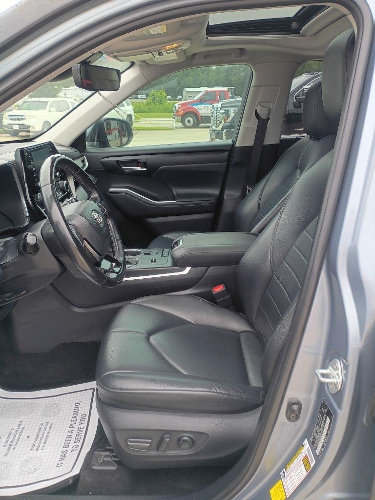 Toyota Highlander XLE FWD V6 2021