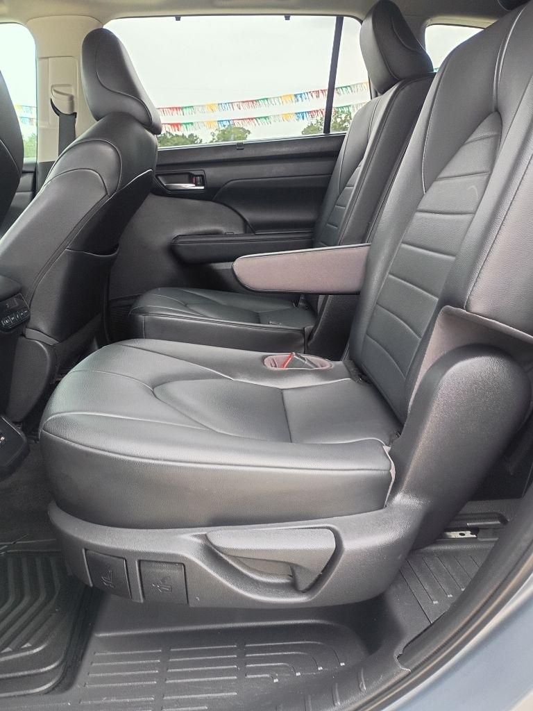 Toyota Highlander XLE FWD V6 2021