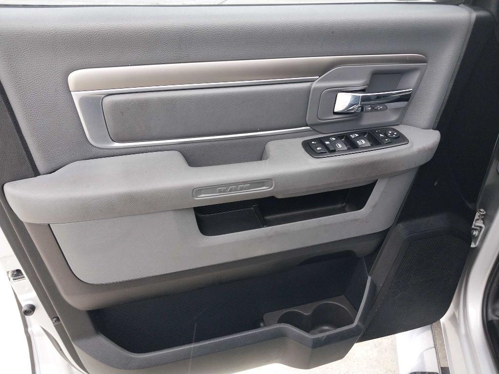 RAM 1500 SLT Crew Cab SWB 2WD 2015