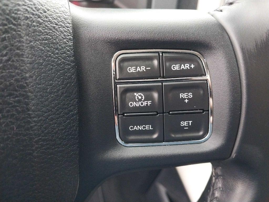 RAM 1500 SLT Crew Cab SWB 2WD 2015