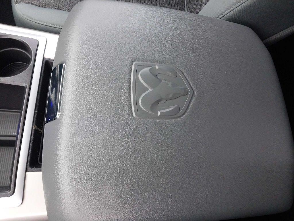 RAM 1500 SLT Crew Cab SWB 2WD 2015