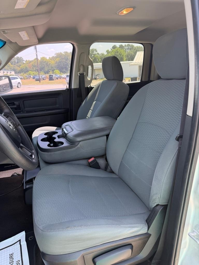 RAM 1500 Tradesman Crew Cab SWB 2WD 2016