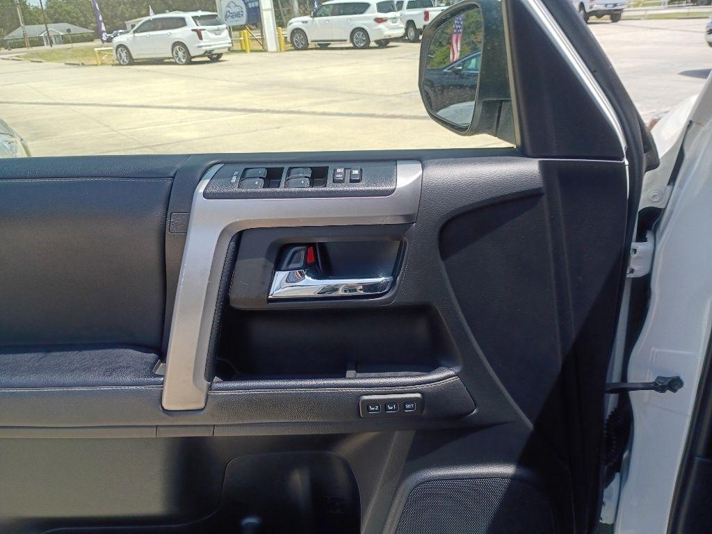 Toyota 4Runner SR5 2WD 2020