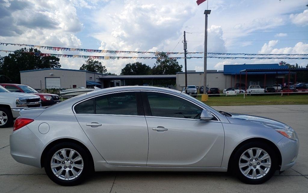 Buick Regal Base 2012