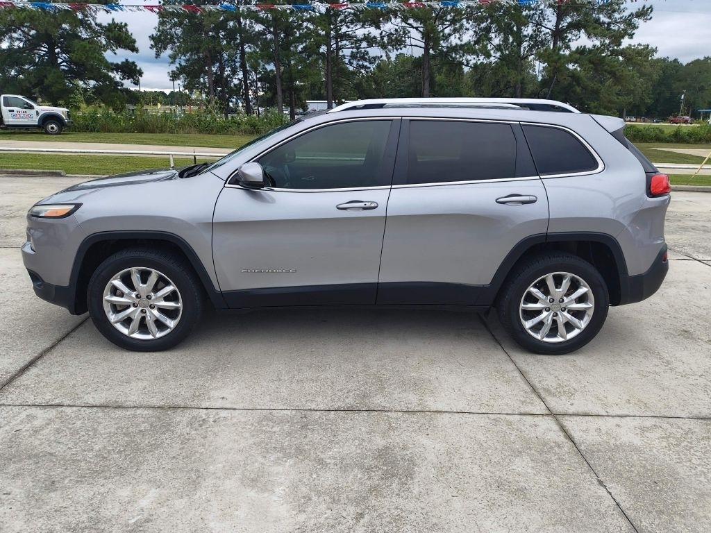 Jeep Cherokee photo 2