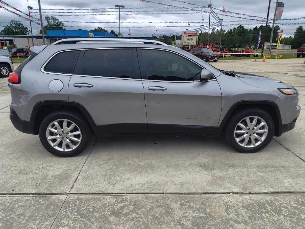 Jeep Cherokee photo 7