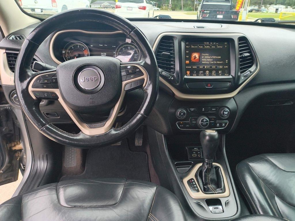 Jeep Cherokee photo 13