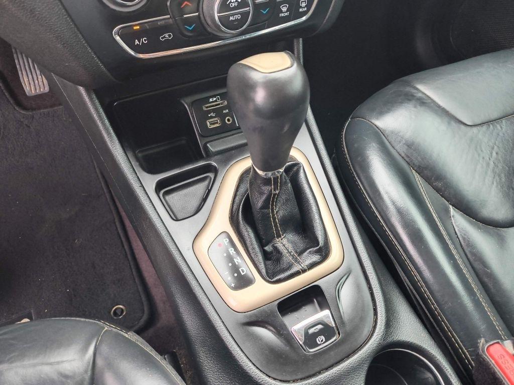 Jeep Cherokee photo 16