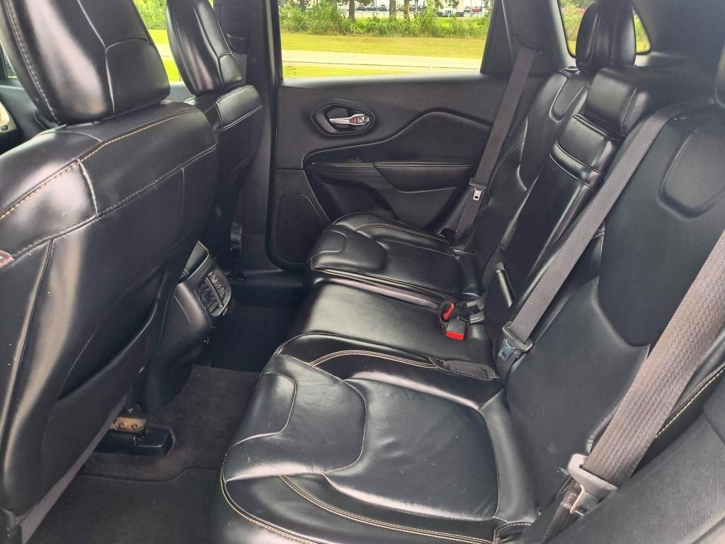 Jeep Cherokee photo 17
